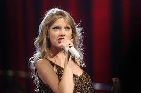"Speak Now Taylor's Version," Taylor Swift transports her audience on a nostalgic journey